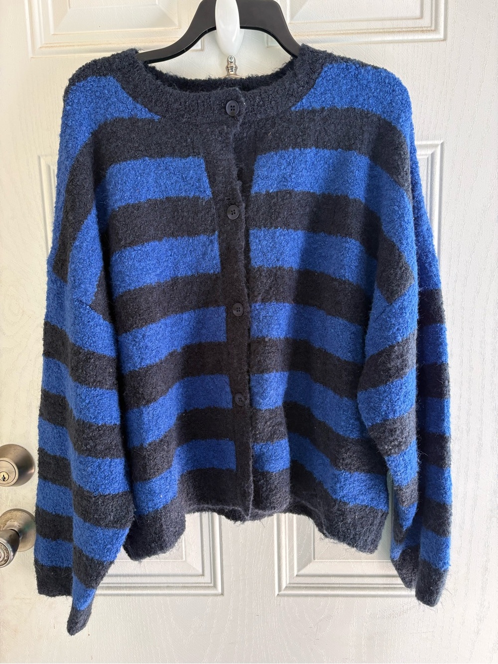 Cozy THINGS BETWEEN Striped Button-Front Cardigan in Blue and Black